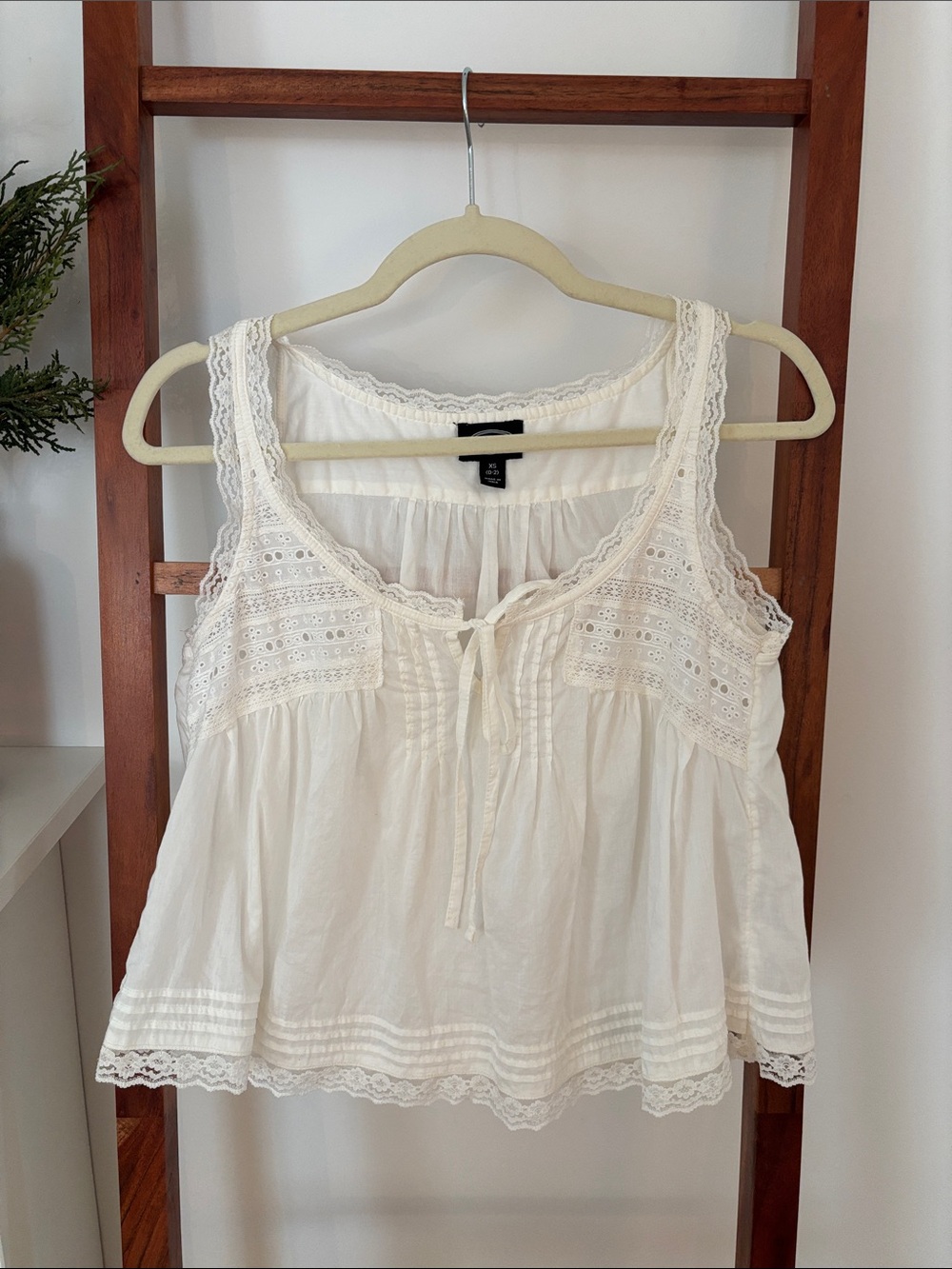 Cream Lace-Trim Sleeveless Top